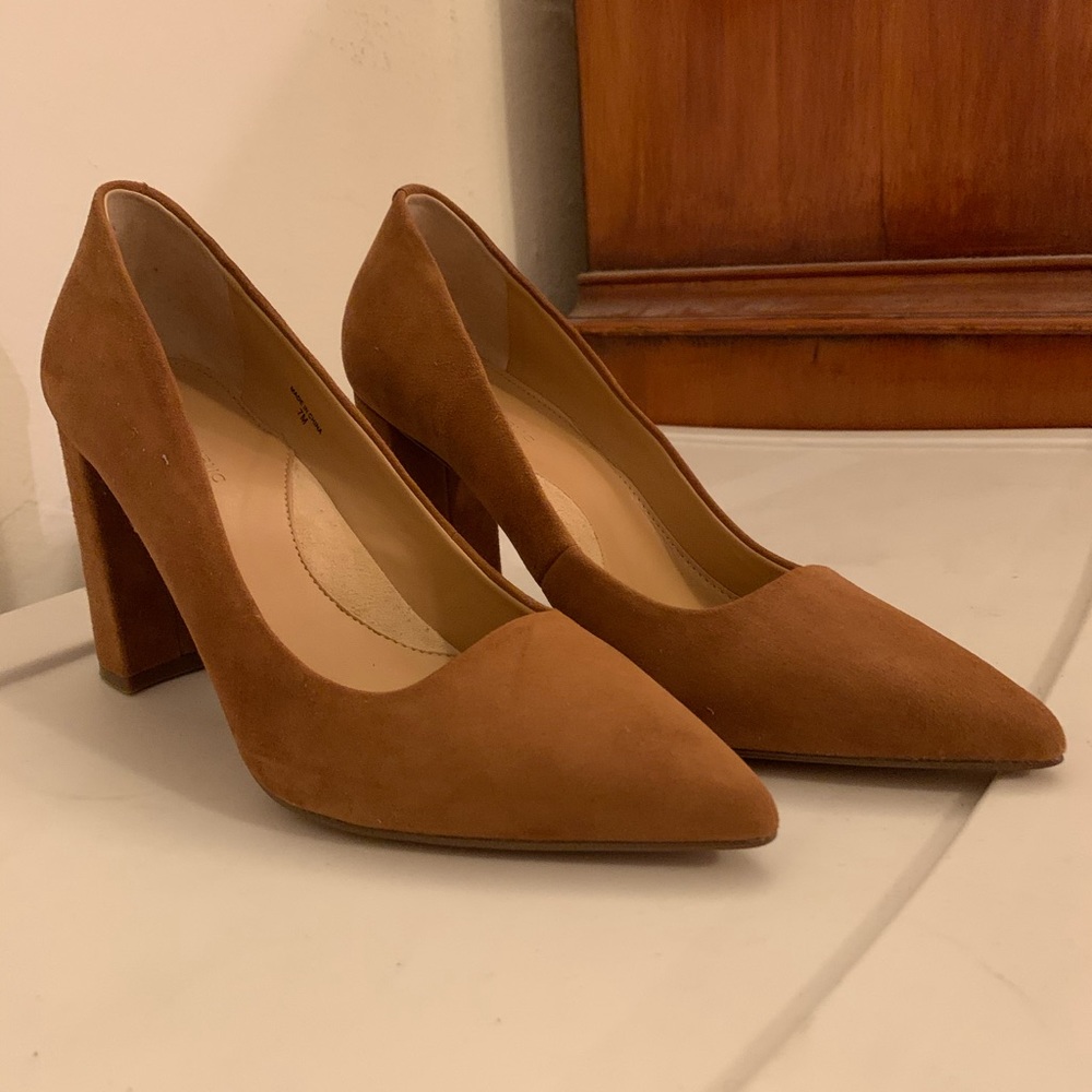 Banana Republic 12 Hour Heel - Nude Suede